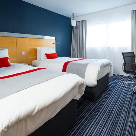 Holiday Inn Express London - Epsom Downs By Ihg Exterior foto