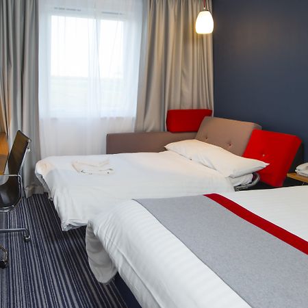 Holiday Inn Express London - Epsom Downs By Ihg Exterior foto