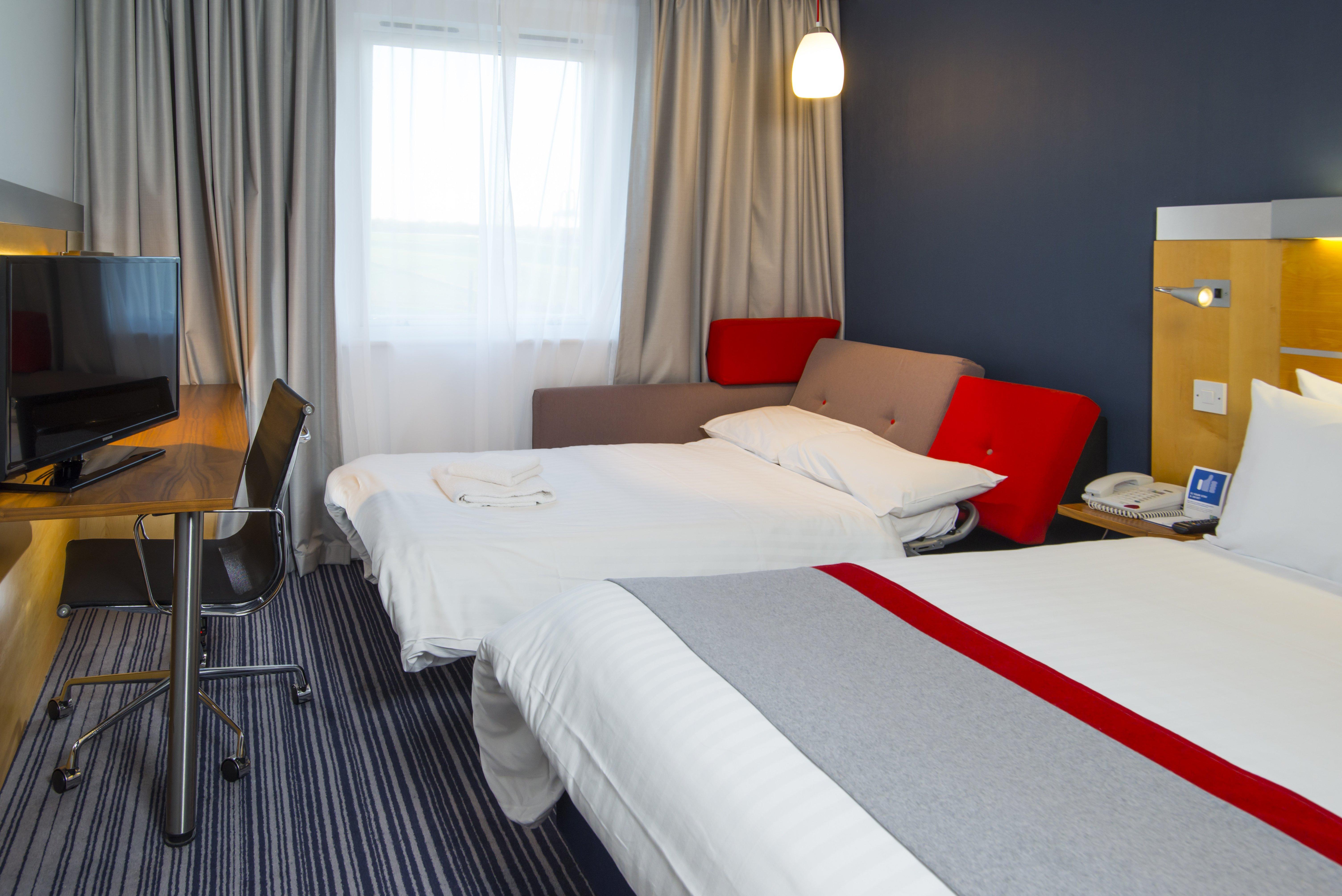 Holiday Inn Express London - Epsom Downs By Ihg Exterior foto