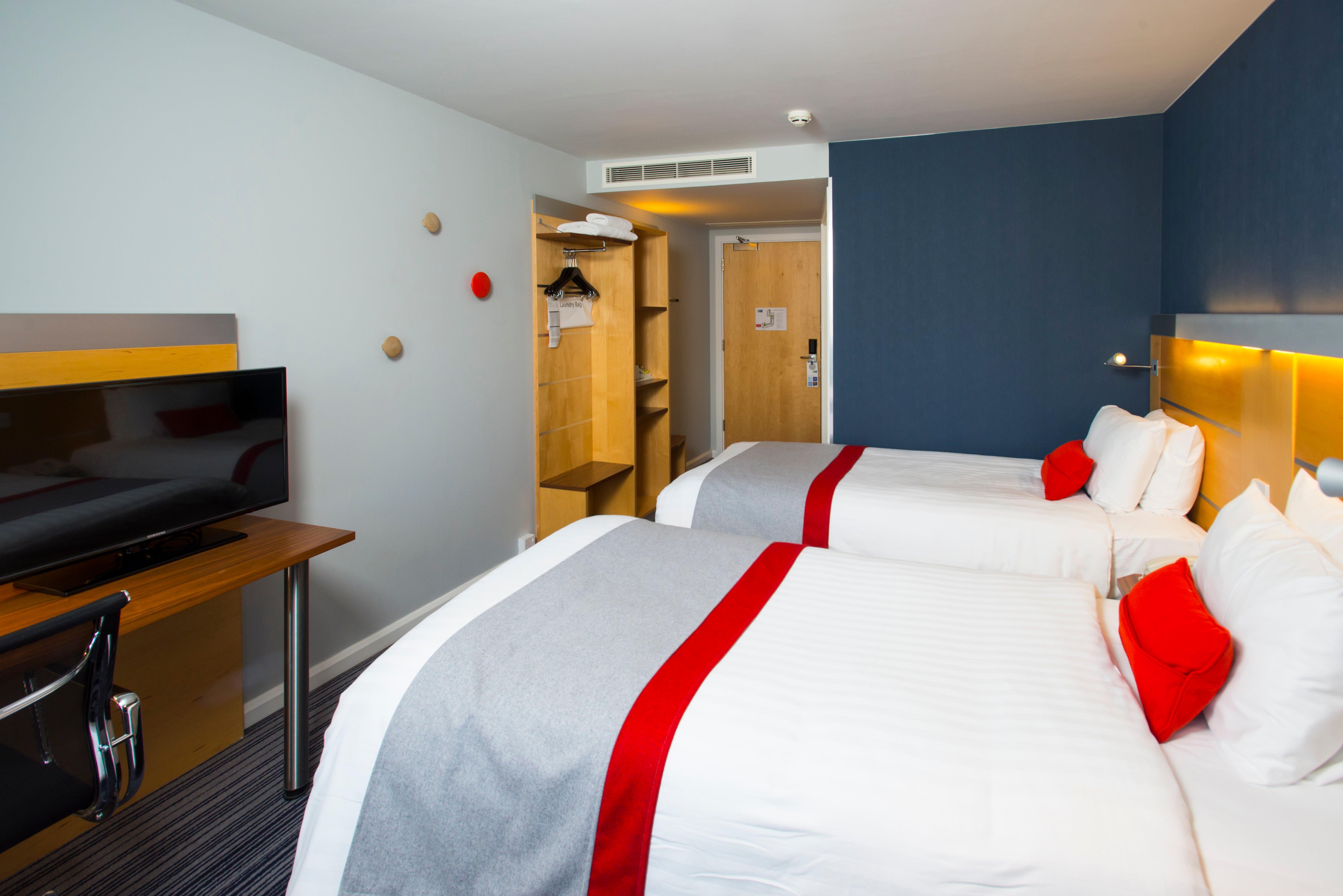 Holiday Inn Express London - Epsom Downs By Ihg Exterior foto